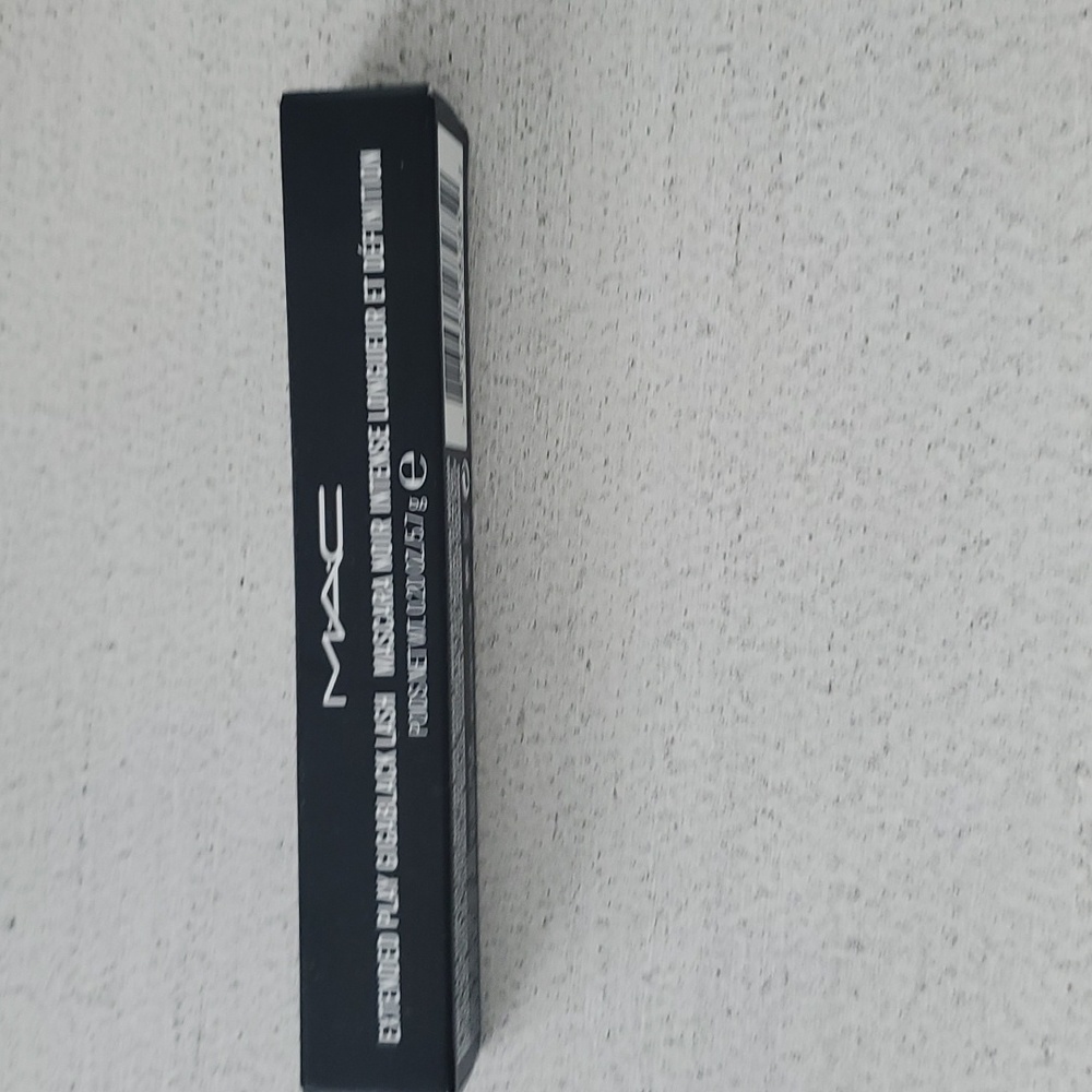 MAC EXTENDED PLAY GIGABLACK LASH MASCARA